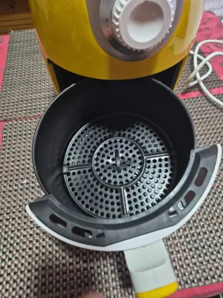 Friggitrice ad aria gialla Ariete