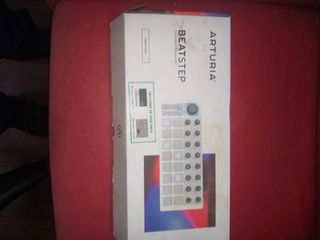 Arturia Beatstep Controlador MIDI