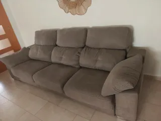 Sofá extensible gris para recoger en Palau-Solita