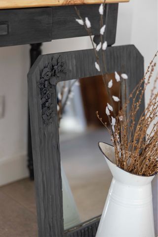 Mesa recibidor y espejo madera pintado a la tiza