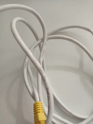 Cavo Ethernet cat 5e TIA di rete bianco con connet