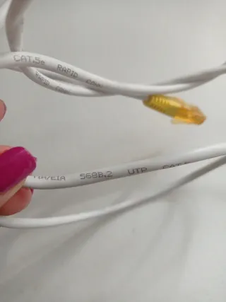 Cavo Ethernet cat 5e TIA di rete bianco con connet