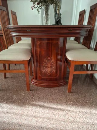 Mesa de comedor y 6 sillas de madera