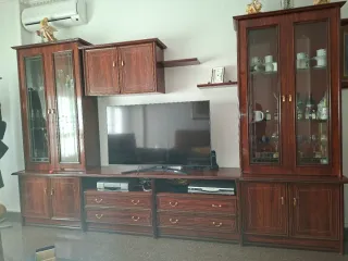 Mesa de comedor y 6 sillas de madera