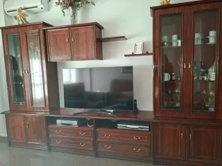 Mesa de comedor y 6 sillas de madera