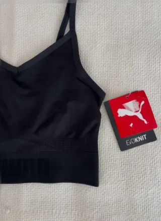 Top deportivo Puma negro nuevo con etiqueta