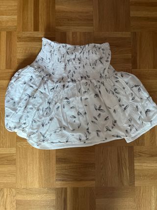 Falda blanca con estampado de plumas