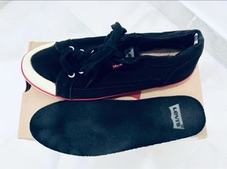 Sneakers Levi’s negras T41