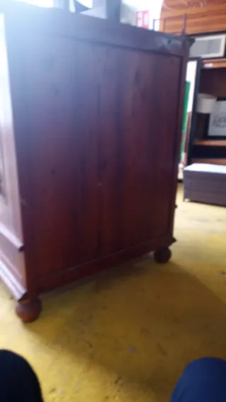 Mueble antiguo de madera