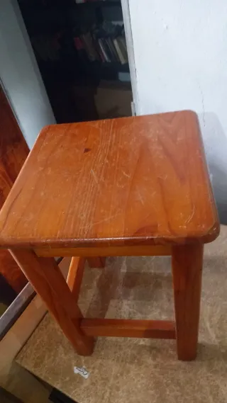 3Taburetes de madera