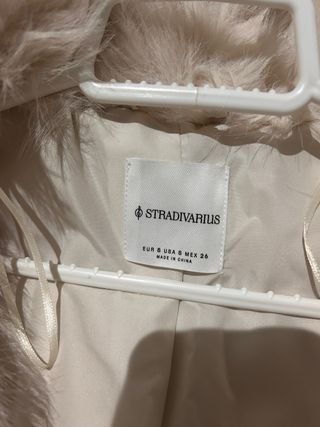 Abrigo de pelo rosa y beige