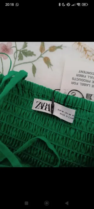 Vestido verde largo con abertura Zara