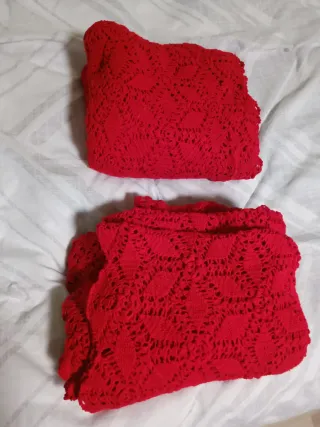 2 Colchas ganchillo cama individual roja.