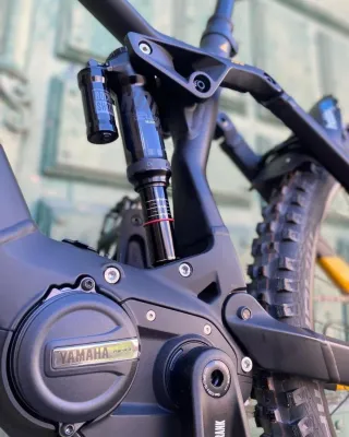 Bicicleta Eléctrica Montaña Negra