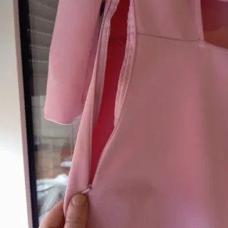 Vestido rosa con lazos en la espalda