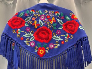 Mantoncillos flamencos bordados