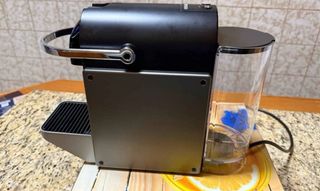 Cafetera Nespresso Negra