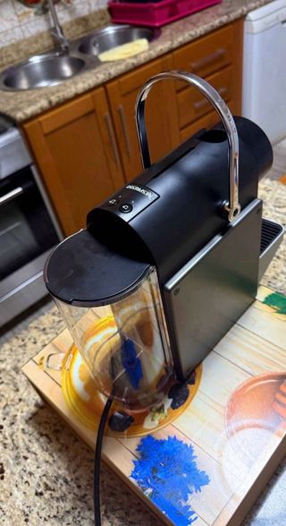 Cafetera Nespresso Negra