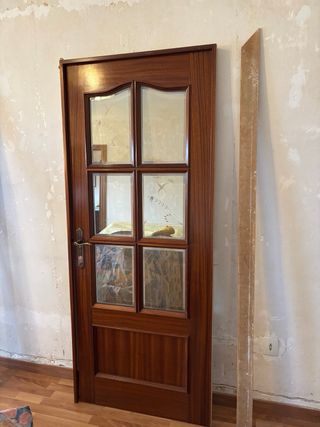 Puerta madera maciza con cristal