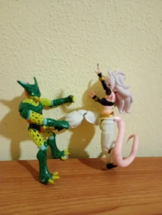Figuras Dragon Ball Célula y Androide 21