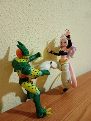 Figuras Dragon Ball Célula y Androide 21