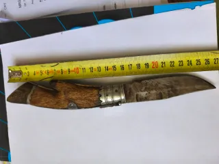 Navaja antigua con mango de pezuña de jabalí