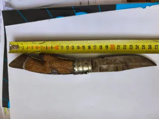 Navaja antigua con mango de pezuña de jabalí