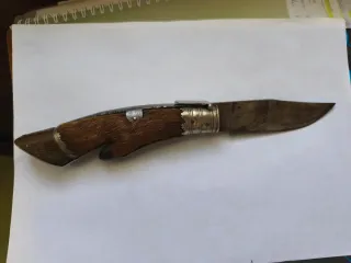 Navaja antigua con mango de pezuña de jabalí