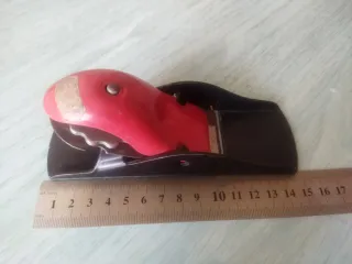 Cepillo carpintero rojo y negro