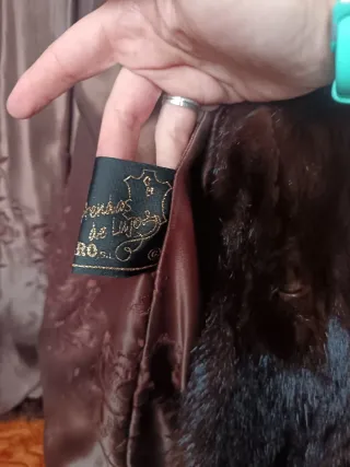 Abrigo de piel marrón talla g equivale 56