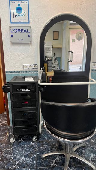 Silla de peluquería y tocador