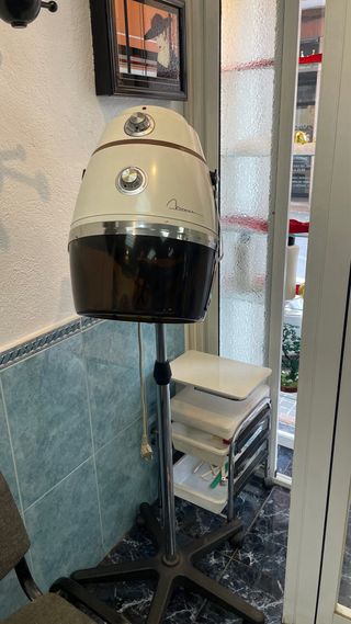 Silla de peluquería y tocador