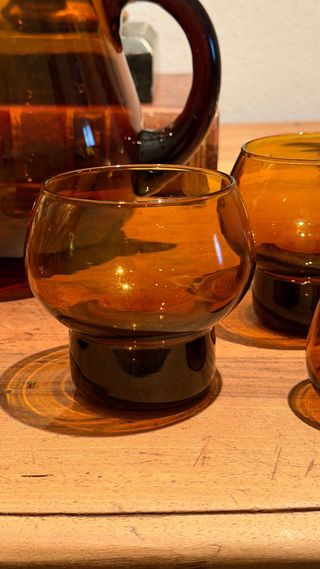 Jarra y vasos vintage ámbar