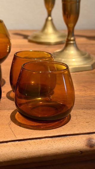 Jarra y vasos vintage ámbar