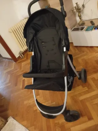 Carrito de bebé negro