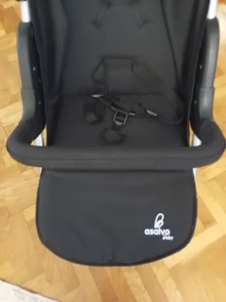 Carrito de bebé negro