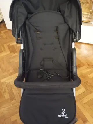 Carrito de bebé negro