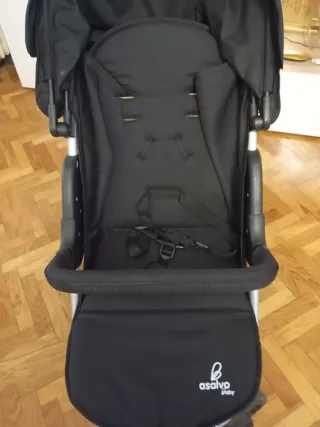 Carrito de bebé negro