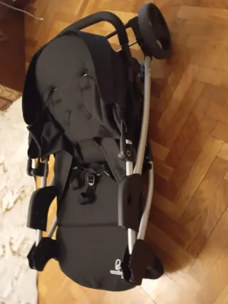 Carrito de bebé negro