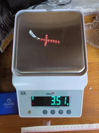 Cruz Oro 18k y Coral Auténtico