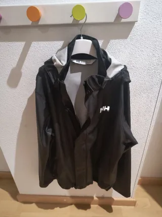 Chubasquero Helly Hansen niño negro