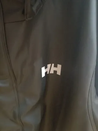 Chubasquero Helly Hansen niño negro