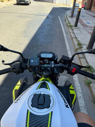 Kawasaki Z125 2022 Blanca y Verde