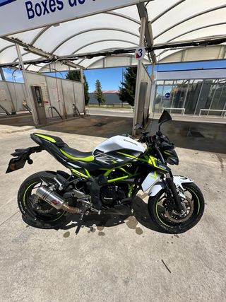 Kawasaki Z125 2022 Blanca y Verde