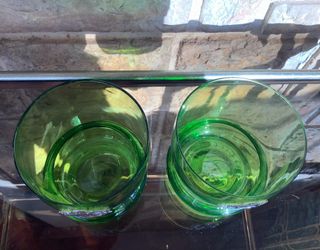Vasos de cristal verde con escudo (2 uds)