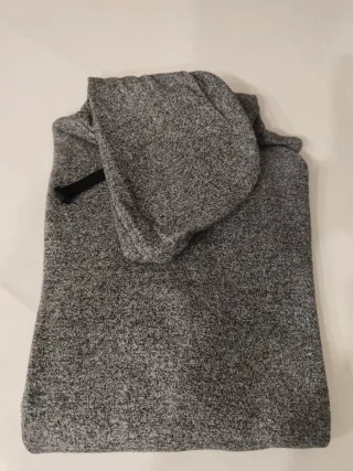 Sudadera con capucha gris