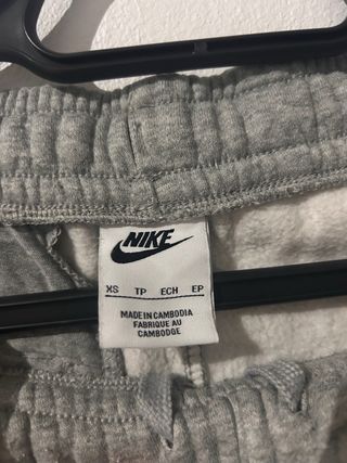 Pantalón Nike Gris