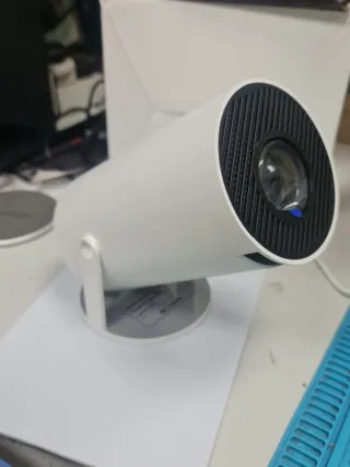 Proyector blanco y negro