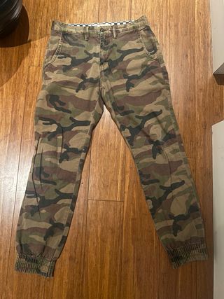 Pantalón militar de la marca VANS