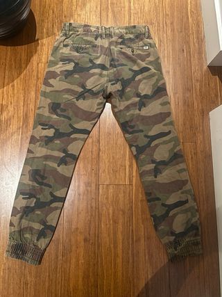 Pantalón militar de la marca VANS
